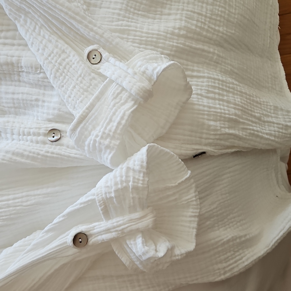 Women's Gauze-like Shirt, 100% Cotton, Roll-up Sleeves, Pearlized Buttons. EUC - Picture 5 of 11